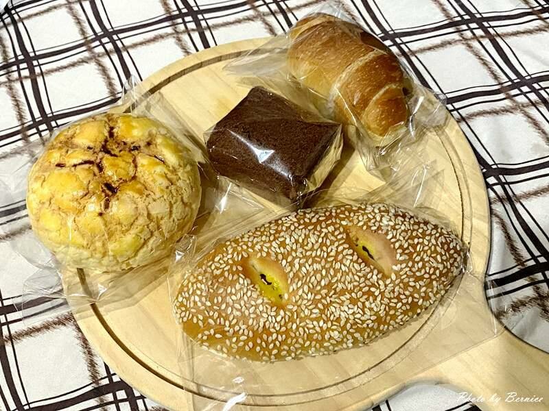 烘 HOMEBAKERY & CAFÉ~附設咖啡內用區的麵包店 @Bernice的隨手筆記