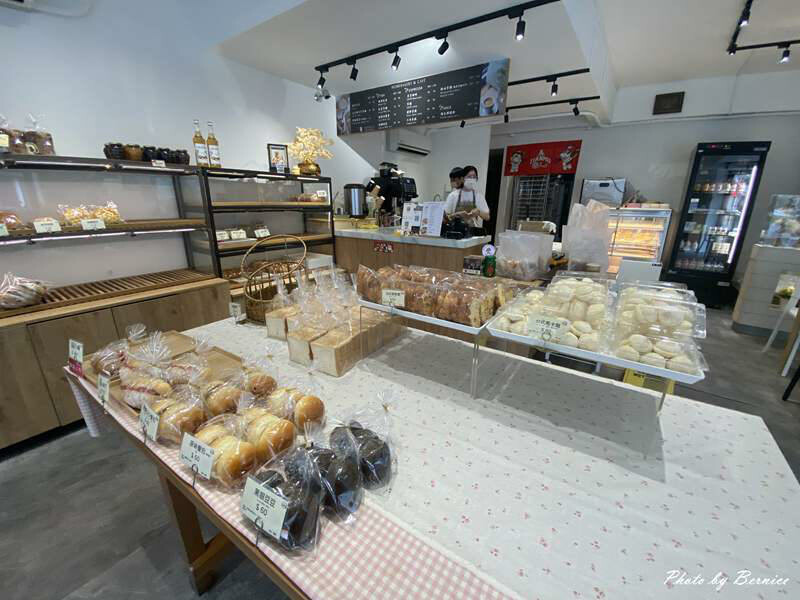 烘 HOMEBAKERY & CAFÉ~附設咖啡內用區的麵包店 @Bernice的隨手筆記