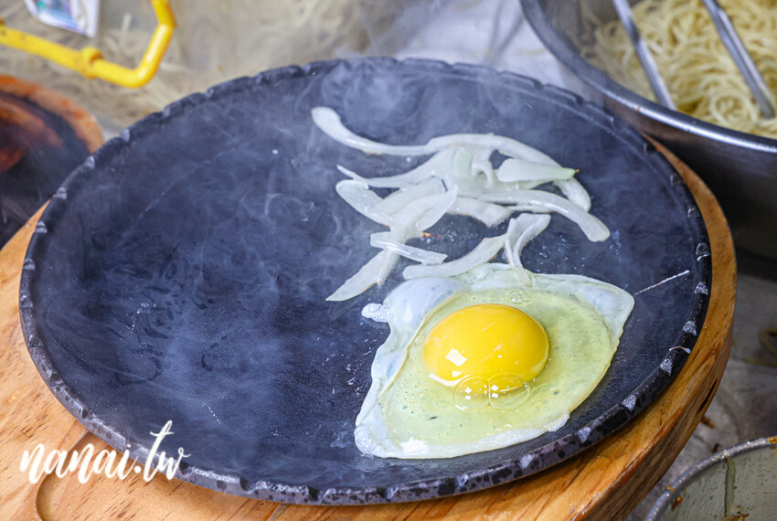 地6攤排餐鹿港店!必點大份量牛+雞雙拼,去骨雞腿排超厚,牛排軟嫩不柴,內用霜淇淋 濃湯 飲料免費喝