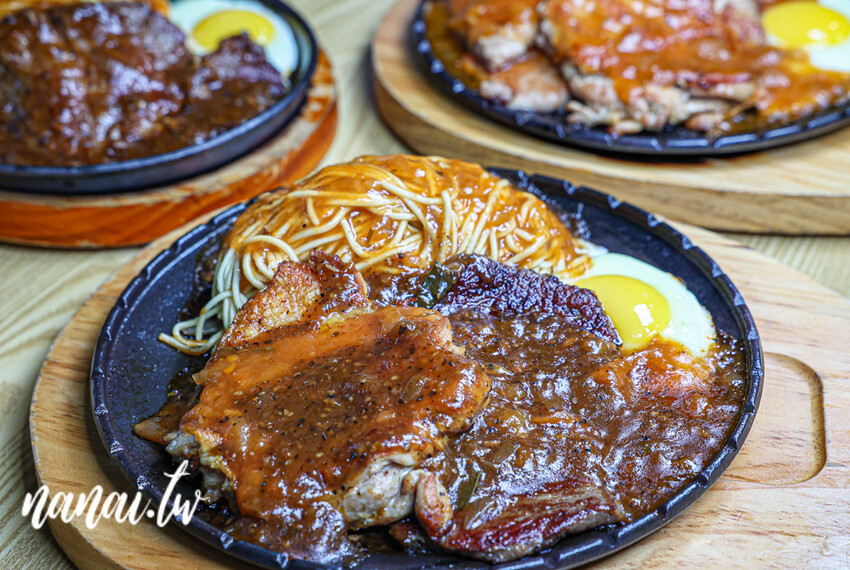 地6攤排餐鹿港店!必點大份量牛+雞雙拼,去骨雞腿排超厚,牛排軟嫩不柴,內用霜淇淋 濃湯 飲料免費喝