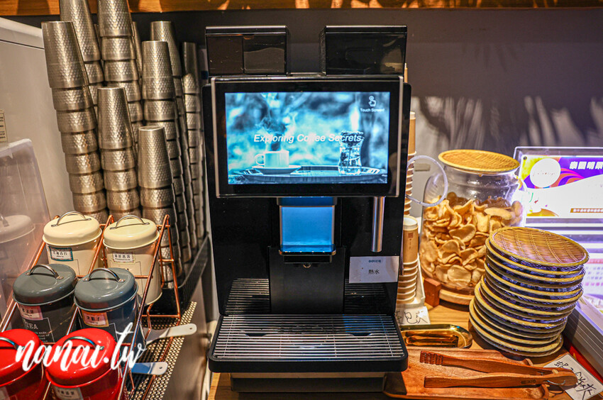 員林一吃再吃的南洋鍋物，10oz肉量多到不行，必點肉骨茶火鍋湯底。只要加LINE好友會員，可提前預訂壽星生日肉蛋糕