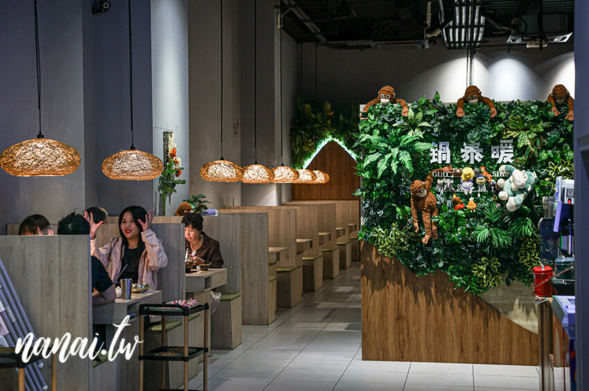 員林一吃再吃的南洋鍋物，10oz肉量多到不行，必點肉骨茶火鍋湯底。只要加LINE好友會員，可提前預訂壽星生日肉蛋糕