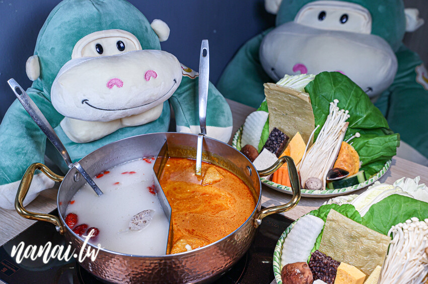 員林一吃再吃的南洋鍋物，10oz肉量多到不行，必點肉骨茶火鍋湯底。只要加LINE好友會員，可提前預訂壽星生日肉蛋糕