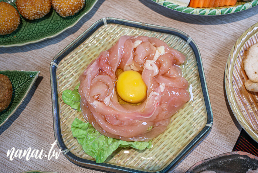 員林一吃再吃的南洋鍋物，10oz肉量多到不行，必點肉骨茶火鍋湯底。只要加LINE好友會員，可提前預訂壽星生日肉蛋糕