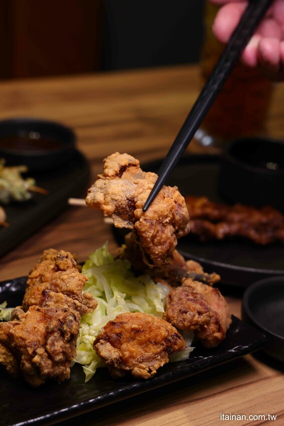 可以吃到全雞串燒和日本清酒的居酒屋~重現日本正宗燒鳥、地雞珍稀部位一次嚐!營業至凌晨宵夜小酌好去處「失態炭火手作 Shitai YAKI TORI」 - 台南好Food遊