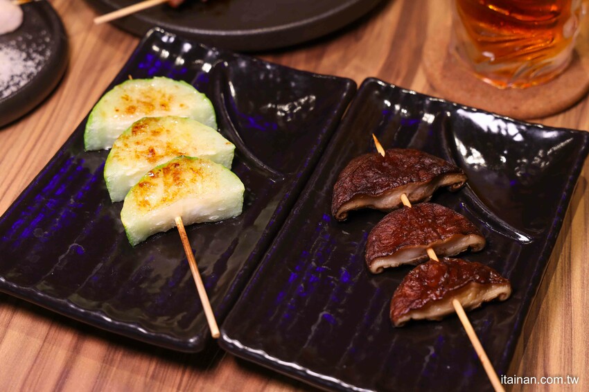 可以吃到全雞串燒和日本清酒的居酒屋~重現日本正宗燒鳥、地雞珍稀部位一次嚐!營業至凌晨宵夜小酌好去處「失態炭火手作 Shitai YAKI TORI」 - 台南好Food遊