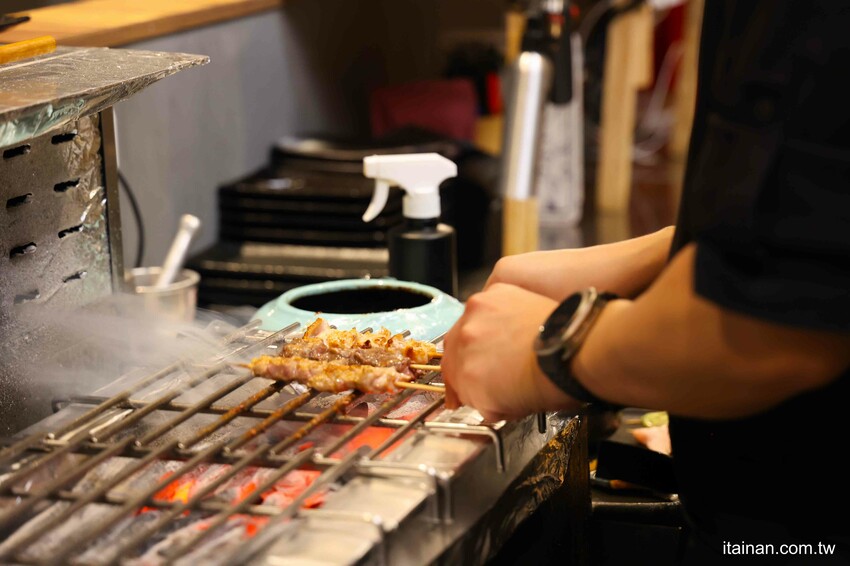 可以吃到全雞串燒和日本清酒的居酒屋~重現日本正宗燒鳥、地雞珍稀部位一次嚐!營業至凌晨宵夜小酌好去處「失態炭火手作 Shitai YAKI TORI」 - 台南好Food遊