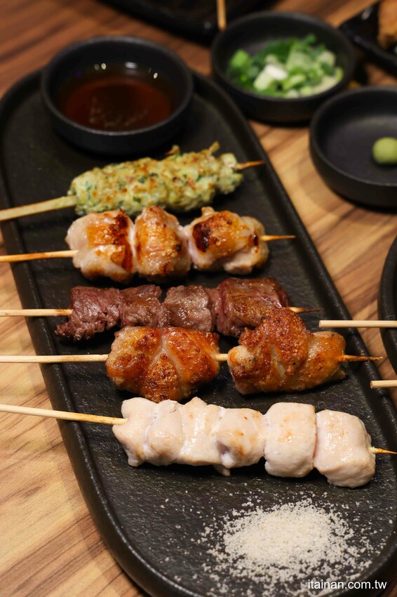 可以吃到全雞串燒和日本清酒的居酒屋~重現日本正宗燒鳥、地雞珍稀部位一次嚐!營業至凌晨宵夜小酌好去處「失態炭火手作 Shitai YAKI TORI」 - 台南好Food遊