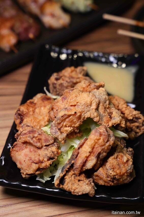 可以吃到全雞串燒和日本清酒的居酒屋~重現日本正宗燒鳥、地雞珍稀部位一次嚐!營業至凌晨宵夜小酌好去處「失態炭火手作 Shitai YAKI TORI」 - 台南好Food遊