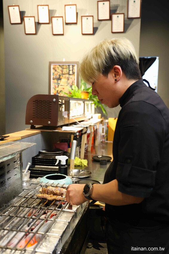 可以吃到全雞串燒和日本清酒的居酒屋~重現日本正宗燒鳥、地雞珍稀部位一次嚐!營業至凌晨宵夜小酌好去處「失態炭火手作 Shitai YAKI TORI」 - 台南好Food遊