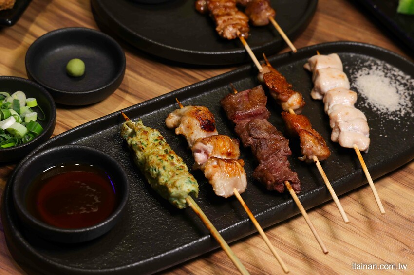 可以吃到全雞串燒和日本清酒的居酒屋~重現日本正宗燒鳥、地雞珍稀部位一次嚐!營業至凌晨宵夜小酌好去處「失態炭火手作 Shitai YAKI TORI」 - 台南好Food遊