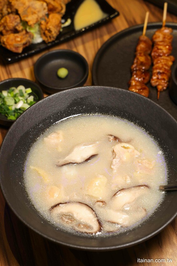 可以吃到全雞串燒和日本清酒的居酒屋~重現日本正宗燒鳥、地雞珍稀部位一次嚐!營業至凌晨宵夜小酌好去處「失態炭火手作 Shitai YAKI TORI」 - 台南好Food遊