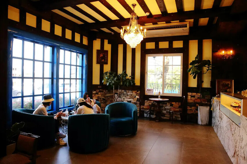 霍爾的移動城堡在埔里，藍色城堡X茱諾法式甜點，埔里超人氣甜點