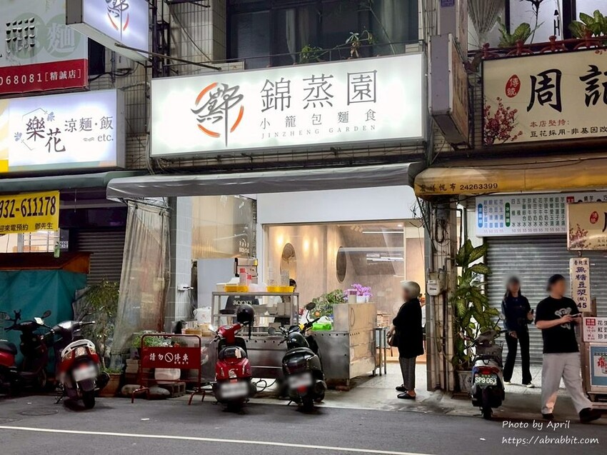 台中精明商圈美食！錦蒸園 爆汁小籠湯包，大理石裝潢超文青。