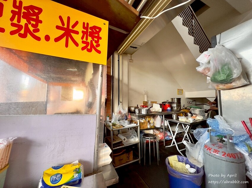 台中建國市場排隊美食！超Q彈坤明粉漿蛋餅，在地人激推的古早味台中早餐。