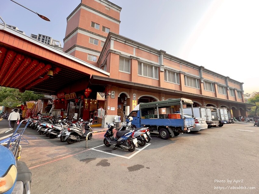 台中建國市場排隊美食！超Q彈坤明粉漿蛋餅，在地人激推的古早味台中早餐。