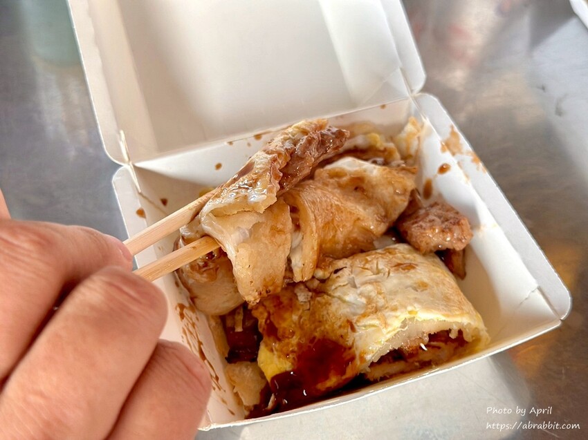 台中建國市場排隊美食！超Q彈坤明粉漿蛋餅，在地人激推的古早味台中早餐。