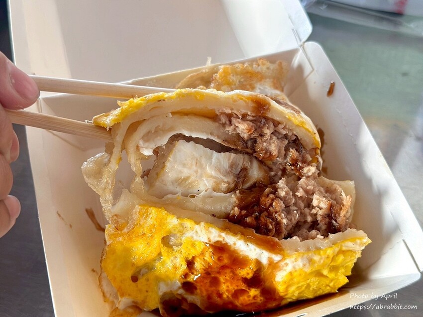 台中建國市場排隊美食！超Q彈坤明粉漿蛋餅，在地人激推的古早味台中早餐。