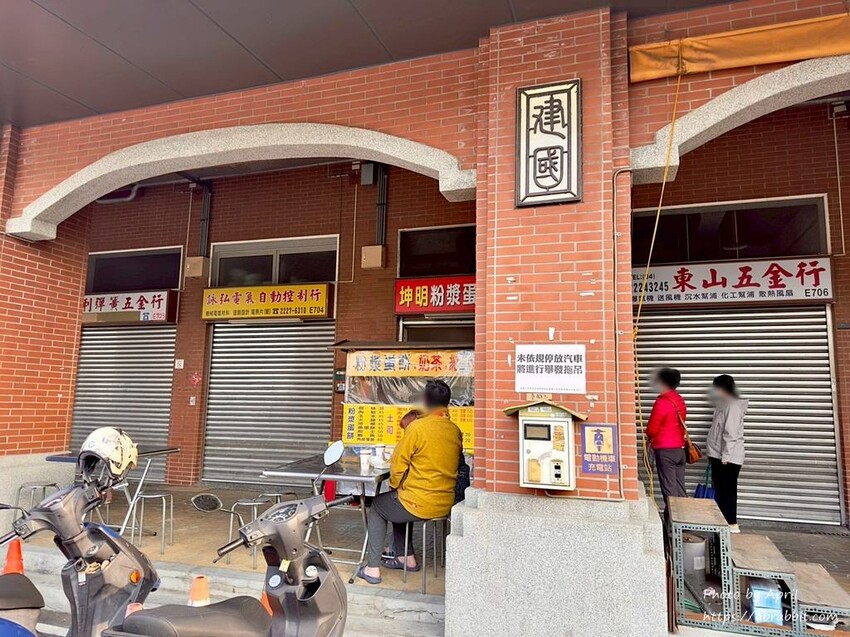 台中建國市場排隊美食！超Q彈坤明粉漿蛋餅，在地人激推的古早味台中早餐。