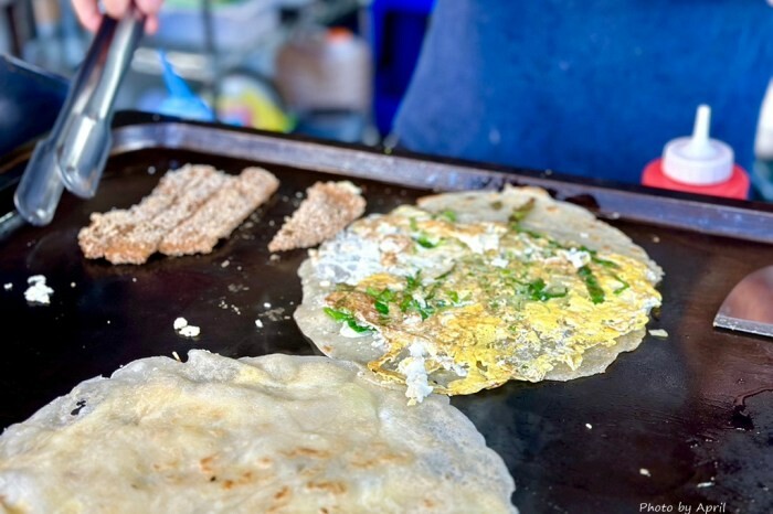 台中建國市場排隊美食！超Q彈坤明粉漿蛋餅，在地人激推的古早味台中早餐。