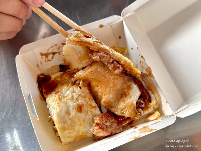 台中建國市場排隊美食！超Q彈坤明粉漿蛋餅，在地人激推的古早味台中早餐。