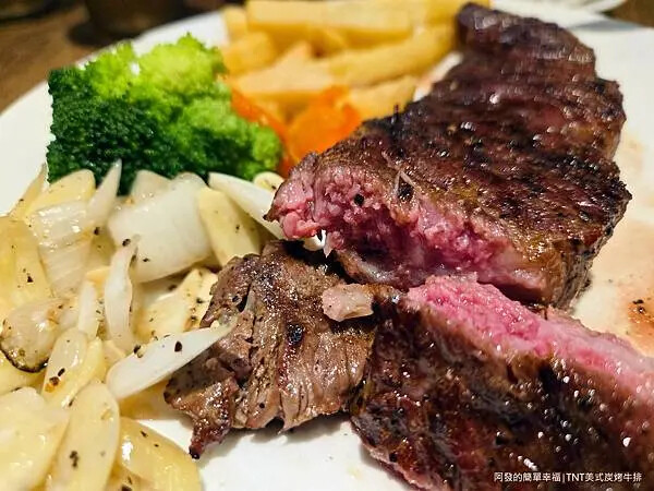 TNT美式炭烤牛排13-美國霜降翼板牛排剖面.jpg
