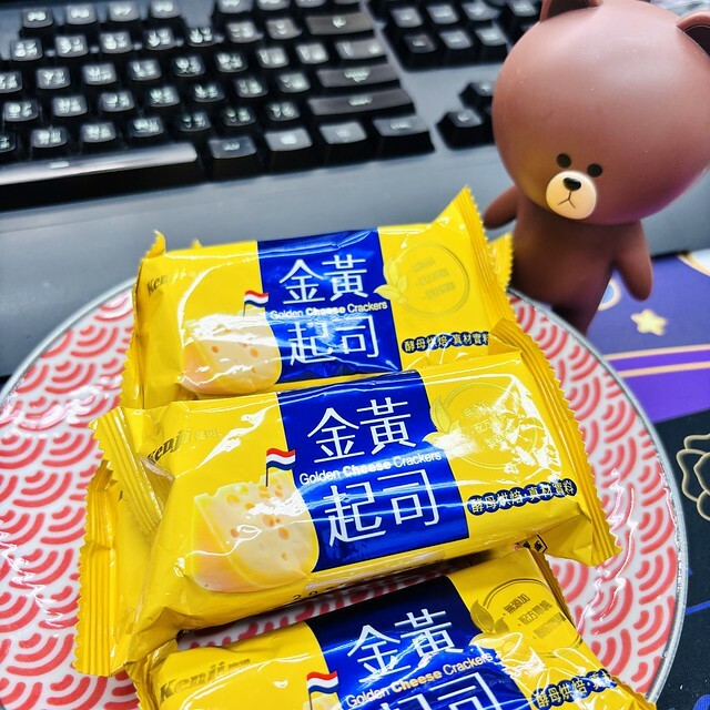 健司金黃起司餅乾開箱，內湖辦公室必備健康零食，天然酵母健康起司點心。