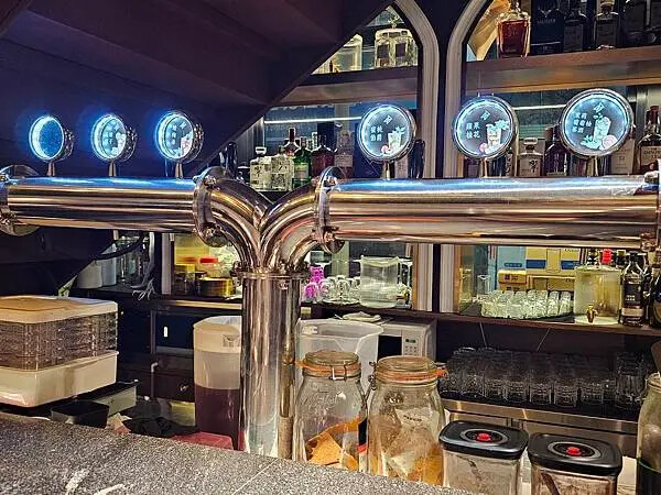 (胖樺食記)六張犁超推薦時尚川菜館「弎弎川酒」/好吃酸菜魚扁