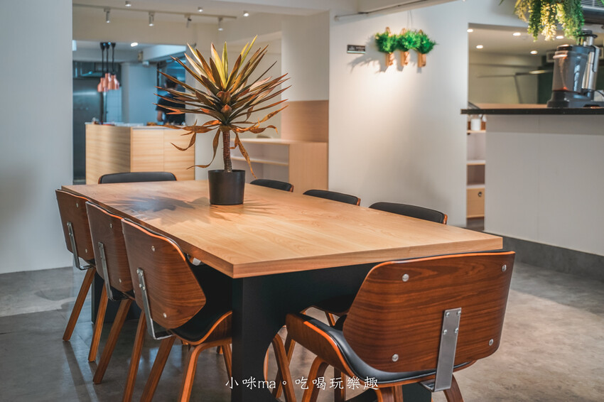 At.First More 早寓|延吉街超人氣早午餐開新店啦!森林系空間、寵物友善、免服務費,大份量早午餐超又有飽足感,捷運忠孝敦化站