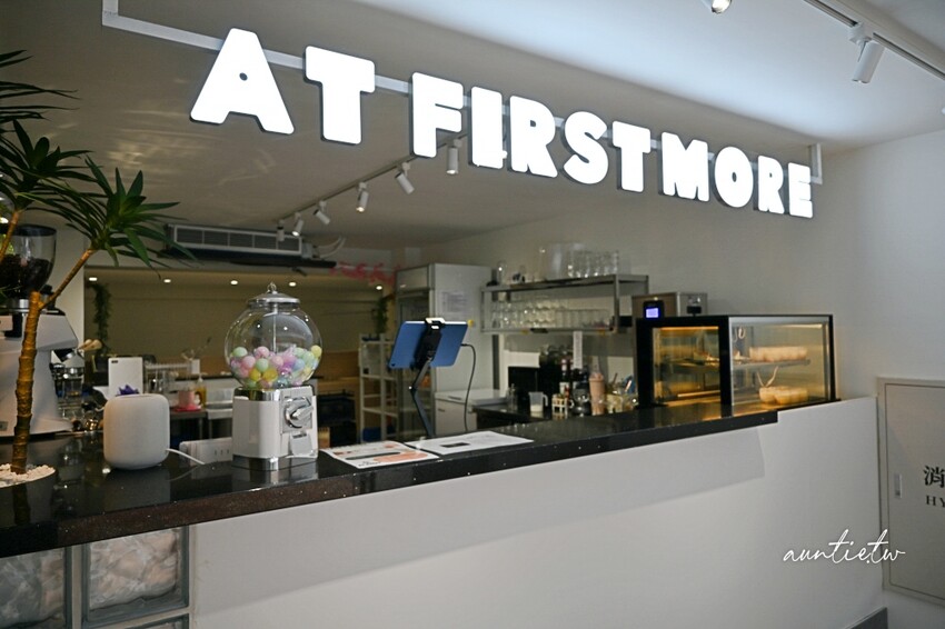 台北東區早午餐推薦！At.First More早寓2.0升級，寵物友善毛孩爸媽必收。