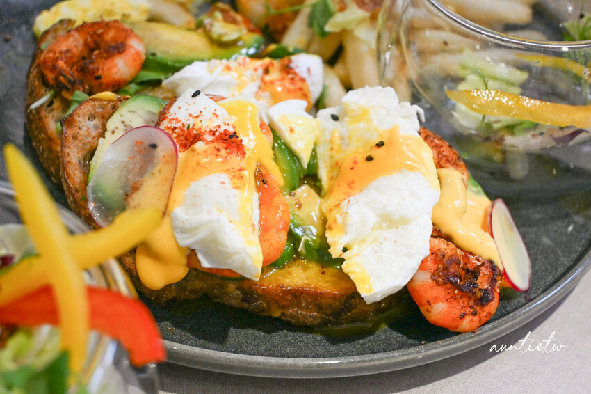 台北東區早午餐推薦！At.First More早寓2.0升級，寵物友善毛孩爸媽必收。