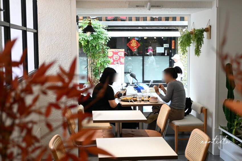 台北東區早午餐推薦！At.First More早寓2.0升級，寵物友善毛孩爸媽必收。