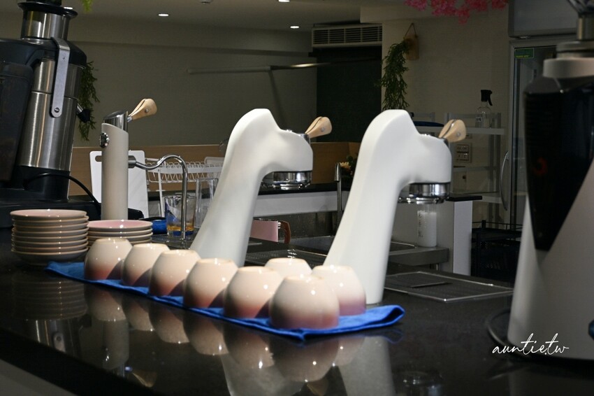 台北東區早午餐推薦！At.First More早寓2.0升級，寵物友善毛孩爸媽必收。