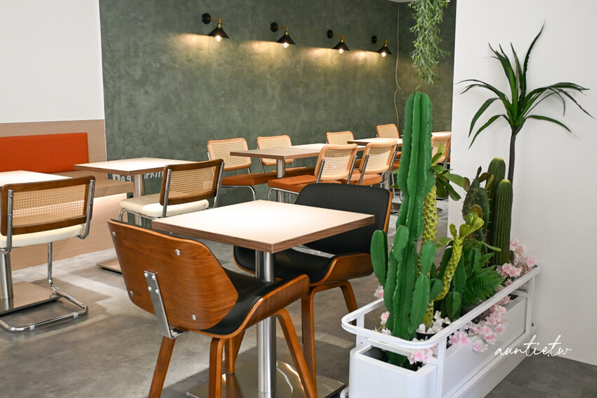 台北東區早午餐推薦！At.First More早寓2.0升級，寵物友善毛孩爸媽必收。