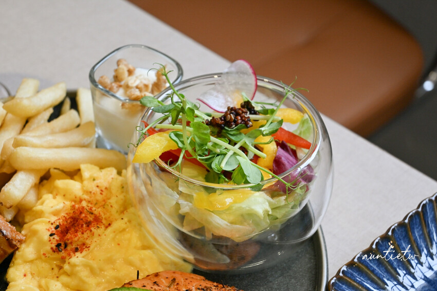 台北東區早午餐推薦！At.First More早寓2.0升級，寵物友善毛孩爸媽必收。