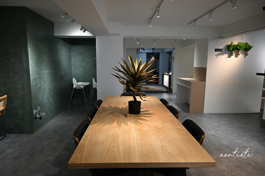 台北東區早午餐推薦！At.First More早寓2.0升級，寵物友善毛孩爸媽必收。