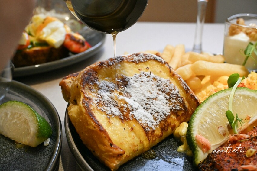 台北東區早午餐推薦！At.First More早寓2.0升級，寵物友善毛孩爸媽必收。