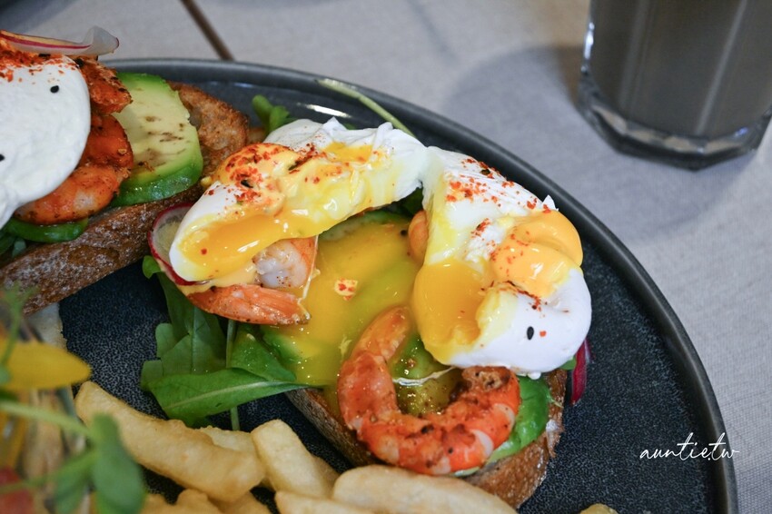 台北東區早午餐推薦！At.First More早寓2.0升級，寵物友善毛孩爸媽必收。