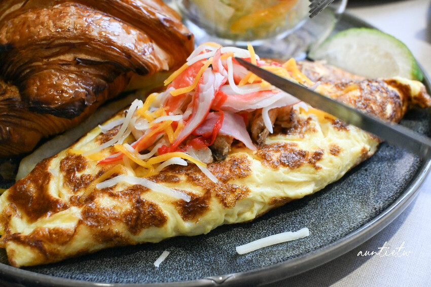 台北東區早午餐推薦！At.First More早寓2.0升級，寵物友善毛孩爸媽必收。