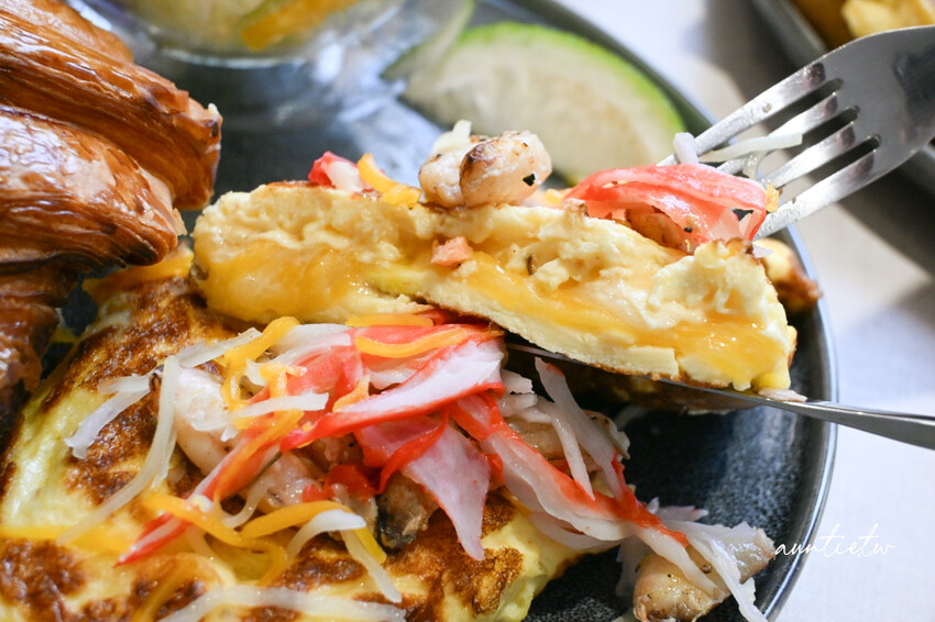 台北東區早午餐推薦！At.First More早寓2.0升級，寵物友善毛孩爸媽必收。