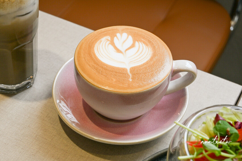 台北東區早午餐推薦！At.First More早寓2.0升級，寵物友善毛孩爸媽必收。