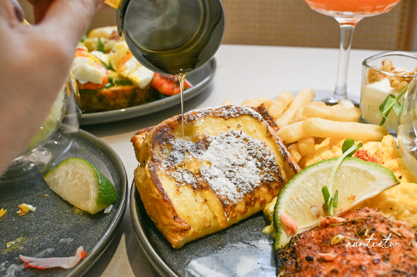 台北東區早午餐推薦！At.First More早寓2.0升級，寵物友善毛孩爸媽必收。