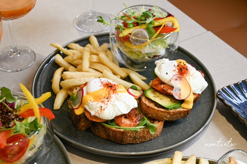 台北東區早午餐推薦！At.First More早寓2.0升級，寵物友善毛孩爸媽必收。