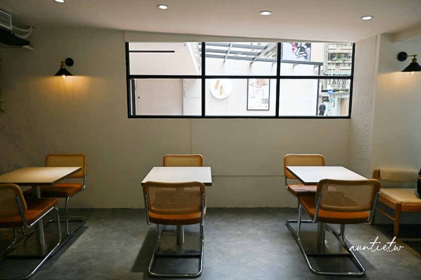 台北東區早午餐推薦！At.First More早寓2.0升級，寵物友善毛孩爸媽必收。