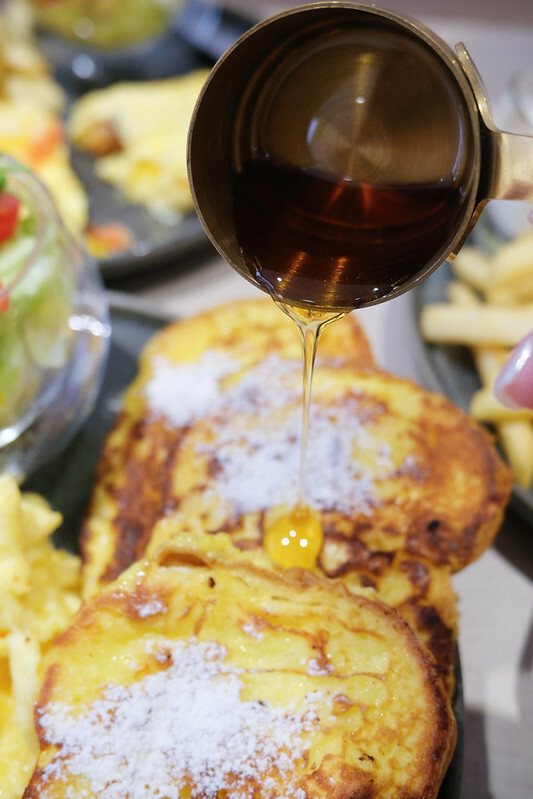 台北東區早午餐，At.First_More早寓全新2.0升級，早午餐盤豐富，親子寵物友善餐廳！（近忠孝敦化站）