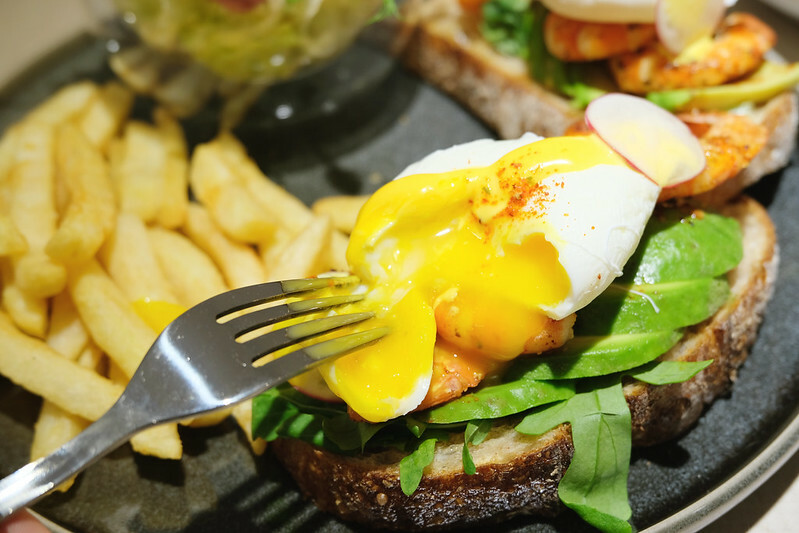 台北東區早午餐，At.First_More早寓全新2.0升級，早午餐盤豐富，親子寵物友善餐廳！（近忠孝敦化站）