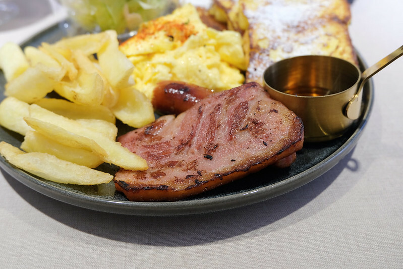 台北東區早午餐，At.First_More早寓全新2.0升級，早午餐盤豐富，親子寵物友善餐廳！（近忠孝敦化站）