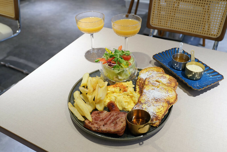 台北東區早午餐，At.First_More早寓全新2.0升級，早午餐盤豐富，親子寵物友善餐廳！（近忠孝敦化站）