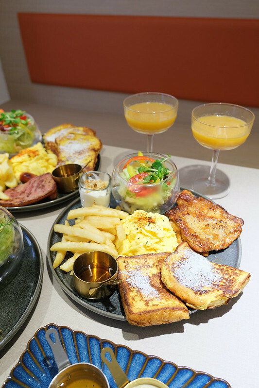 台北東區早午餐，At.First_More早寓全新2.0升級，早午餐盤豐富，親子寵物友善餐廳！（近忠孝敦化站）