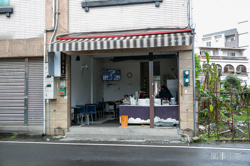 宜蘭蘇澳美食早餐-蛋餅還可以客製化？快來發揮你的想像力吧！只要蛋餅皮放得下什麼都隨便你包喔！蘇澳南山早餐馬賽分店 @圍事小哥的幸福相框